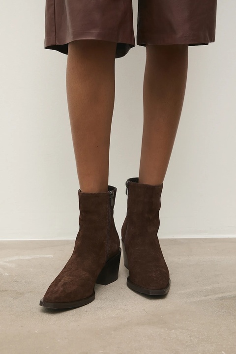 Answear.LAB botki zamszowe kolor brązowy na słupku lekko ocieplone - zdjęcie produktu nr 1