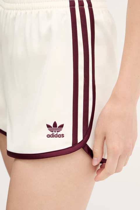adidas Originals szorty 3-Stripes damskie kolor beżowy z aplikacją high waist KA7739 - zdjęcie produktu nr 2