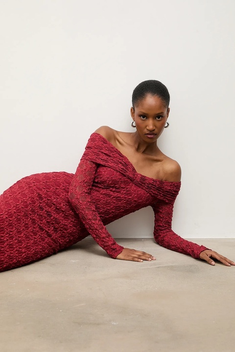 Answear.LAB sukienka kolor czerwony midi dopasowana - zdjęcie produktu nr 1