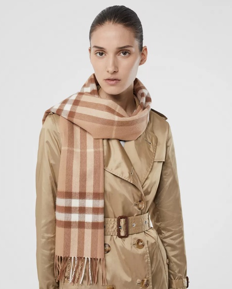 BURBERRY - Beżowy szalik w kratkę - zdjęcie produktu nr 1