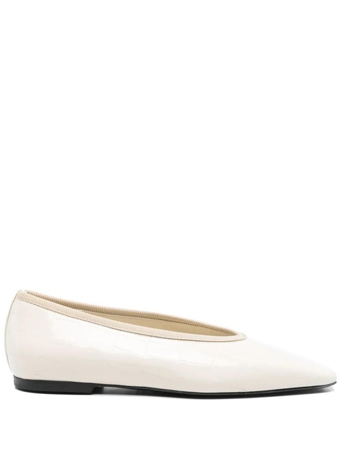 TOTEME crocodile-embossed ballet flats - Neutrals - zdjęcie produktu nr 1