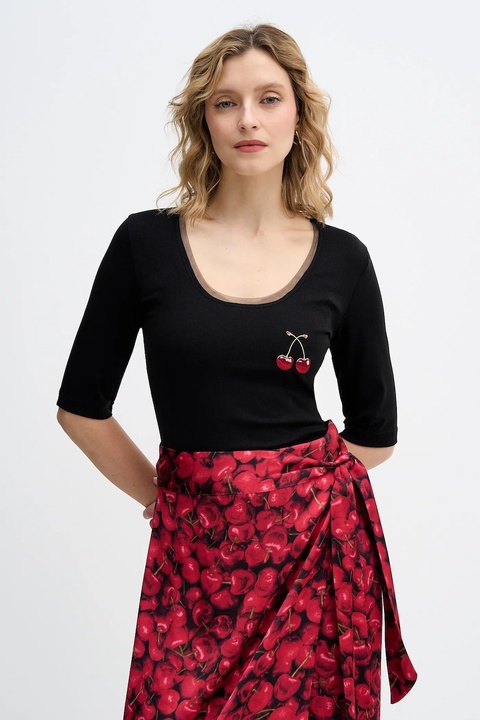 Never Fully Dressed t-shirt Cherry Teddy damski kolor czarny NFDTO2102 - zdjęcie produktu nr 1