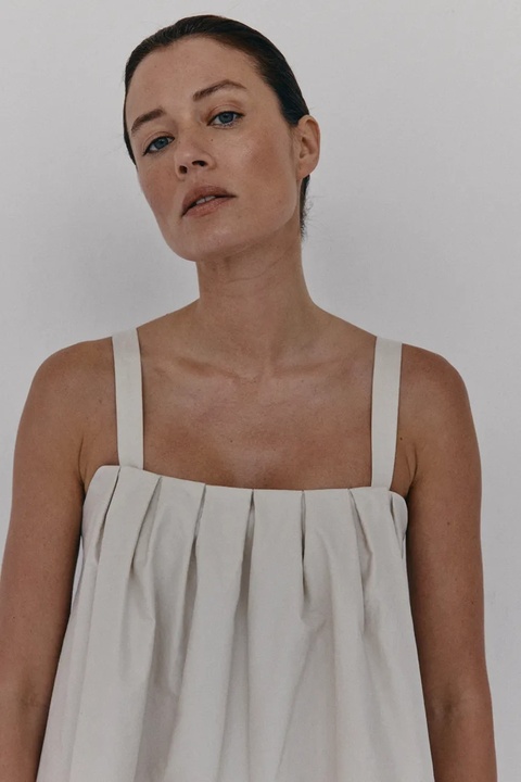 MUUV. sukienka JELLE kolor beżowy mini oversize - zdjęcie produktu nr 2