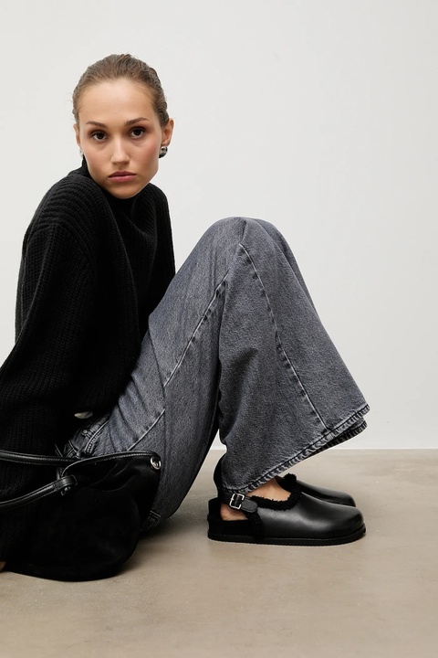 Answear.LAB kapcie skórzane kolor czarny - zdjęcie produktu nr 1