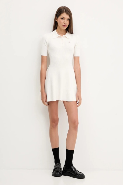 Tommy Jeans sukienka kolor beżowy mini rozkloszowana DW0DW21471 - zdjęcie produktu nr 2