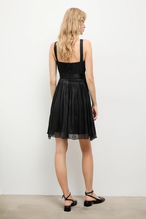 Answear.LAB sukienka kolor czarny mini rozkloszowana - zdjęcie produktu nr 2