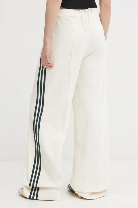 adidas Originals spodnie welurowe Velvet damskie kolor beżowy proste high waist KF2303 - zdjęcie produktu nr 2