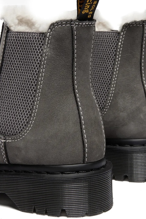 Dr. Martens sztyblety zamszowe 2976 Bex Fur Lined damskie kolor szary na platformie lekko ocieplone DM41420020 - zdjęcie produktu nr 1