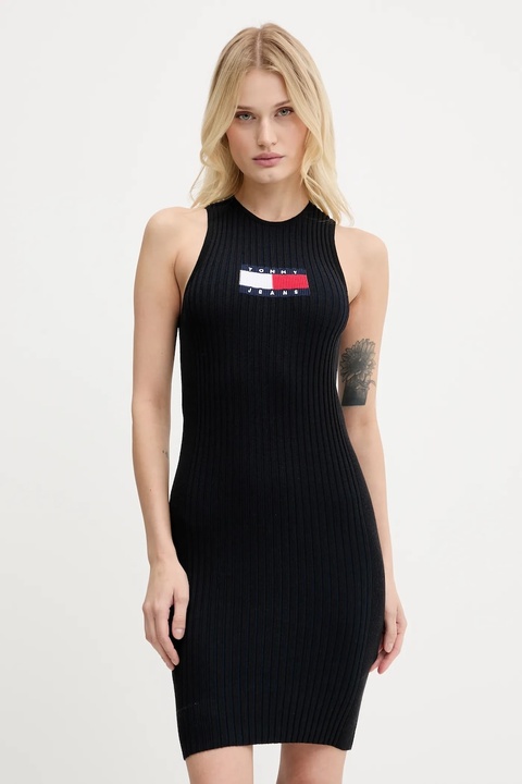 Tommy Jeans sukienka kolor czarny maxi dopasowana DW0DW20877 - zdjęcie produktu nr 1