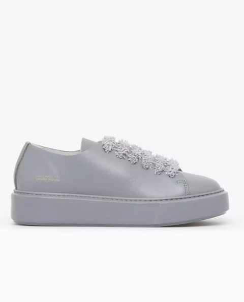 VANDA NOVAK - Szare sneakersy ze skóry Grace - zdjęcie produktu nr 1