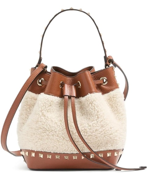 Valentino Garavani Rockstud shearling bucket bag - Neutrals - zdjęcie produktu nr 1