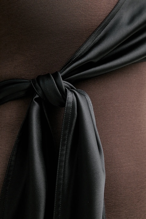 Nanushka sukienka kolor brązowy maxi dopasowana NW25FWDR21377 - zdjęcie produktu nr 2