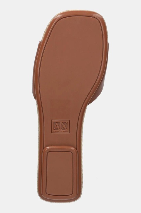 Armani Exchange klapki damskie kolor brązowy na platformie XDP055 XV921 01816 - zdjęcie produktu nr 2