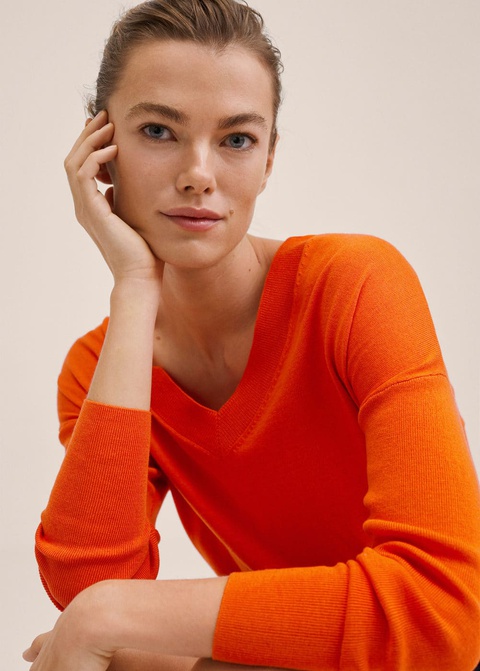 Sweter oversize z dekoltem w serek - zdjęcie produktu nr 2