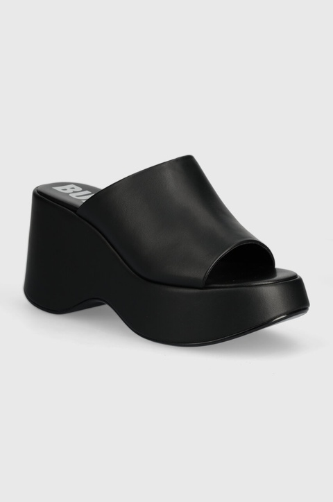Buffalo klapki Joy Mule damskie kolor czarny na koturnie 1602203.BLK - zdjęcie produktu nr 1
