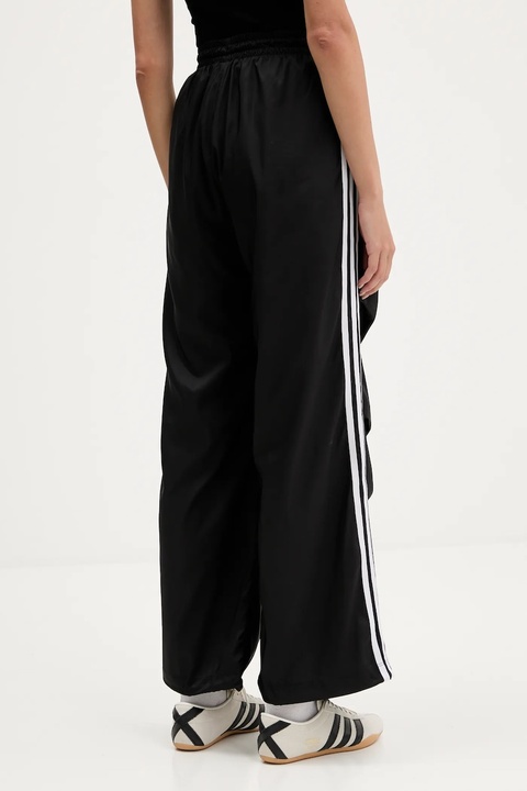 adidas Originals spodnie dresowe Trackpant damskie kolor czarny z aplikacją KE9790 - zdjęcie produktu nr 2