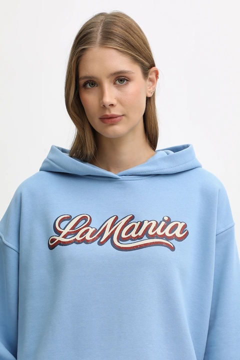La Mania bluza TAE damska kolor niebieski z kapturem z nadrukiem TAE - zdjęcie produktu nr 2
