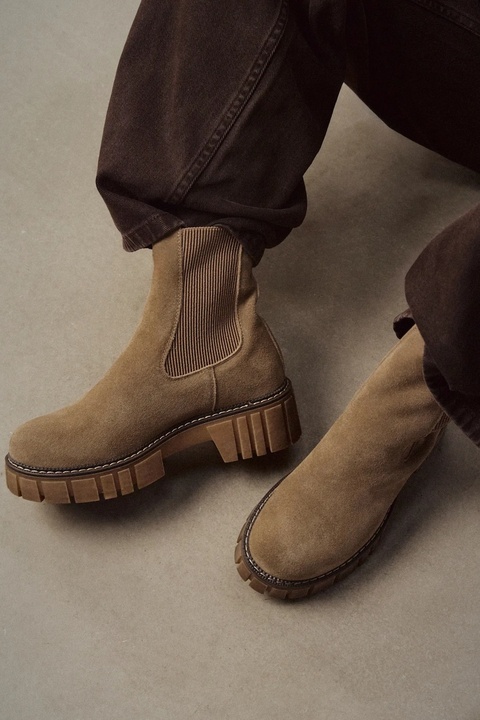 Medicine botki zamszowe kolor beżowy na platformie - zdjęcie produktu nr 1