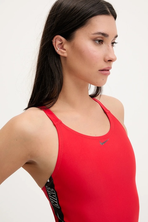 Nike jednoczęściowy strój kąpielowy Logo Tape kolor czerwony miękka miseczka NESSD190 - zdjęcie produktu nr 2