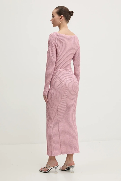 Never Fully Dressed sukienka kolor różowy maxi dopasowana NFDKN605 - zdjęcie produktu nr 2