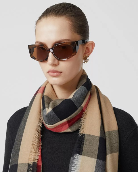 BURBERRY - Szalik w kratkę z kaszmiru - zdjęcie produktu nr 1