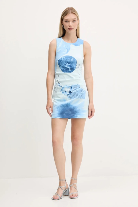 Desigual sukienka FOTOAZUL kolor niebieski mini dopasowana 25WWVW31 - zdjęcie produktu nr 2
