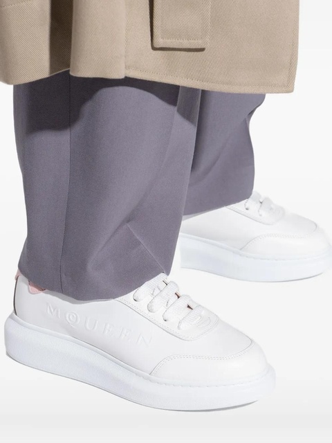 Alexander McQueen Oversized embossed-logo platform sneakers - White - zdjęcie produktu nr 2
