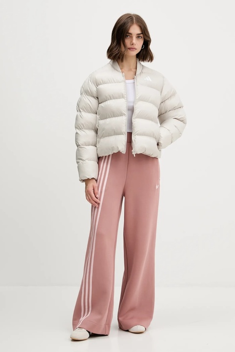 adidas kurtka Essentials kolor beżowy zimowa JX7826 - zdjęcie produktu nr 2