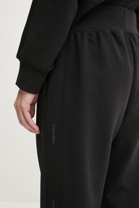Calvin Klein Performance spodnie dresowe damskie kolor czarny z aplikacją LVGWS5P608 - zdjęcie produktu nr 2