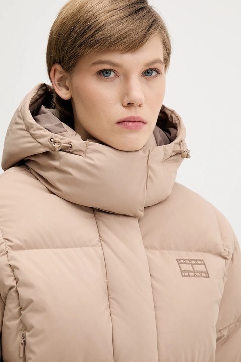 Tommy Jeans kurtka puchowa kolor beżowy zimowa oversize DW0DW21624 - zdjęcie produktu nr 1