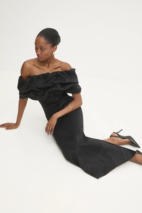 Answear.LAB sukienka kolor czarny maxi dopasowana - zdjęcie produktu nr 1