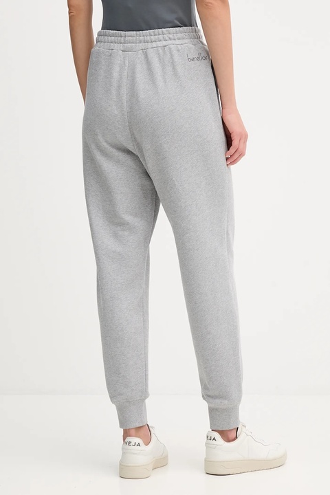 United Colors of Benetton spodnie dresowe bawełniane damskie kolor szary gładkie 3UNIDF01A - zdjęcie produktu nr 2