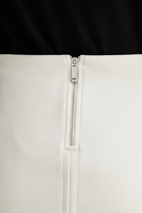 Calvin Klein spódnica kolor beżowy mini prosta LV044B216G - zdjęcie produktu nr 2