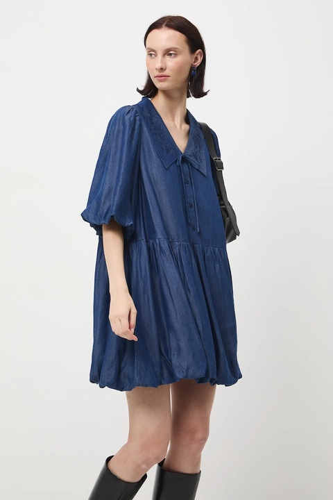 Medicine sukienka jeansowa kolor granatowy mini oversize - zdjęcie produktu nr 2