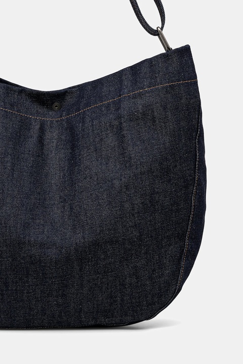 A.P.C. torebka jeansowa besace journal kolor granatowy COHIZ.M61939 - zdjęcie produktu nr 2