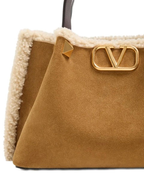 Valentino Garavani small VLogo Signature suede tote bag - Neutrals - zdjęcie produktu nr 1