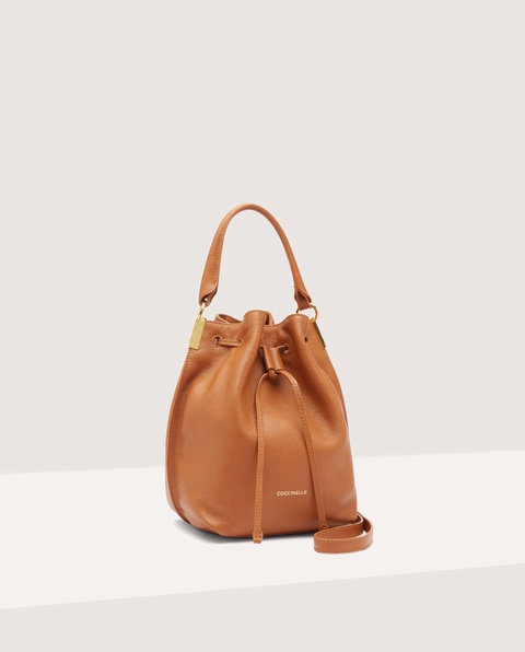 COCCINELLE - Brązowa torba bucket Estelle - zdjęcie produktu nr 1