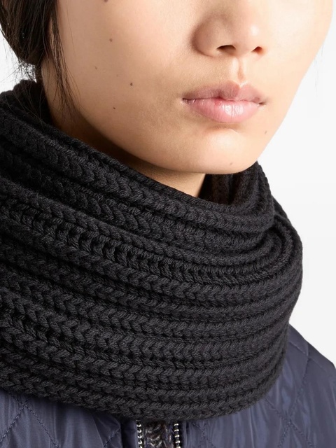 Prada enameled triangle knit scarf - Black - zdjęcie produktu nr 2