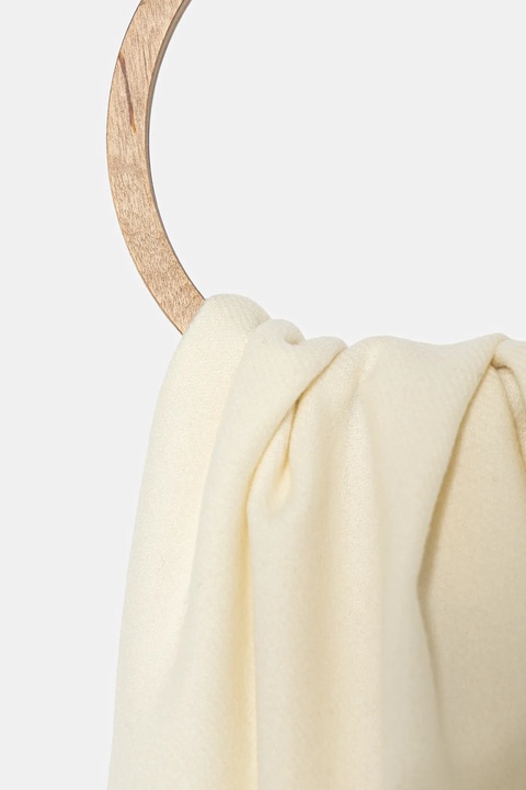 Moschino szalik wełniany kolor beżowy z aplikacją M3330 30835 - zdjęcie produktu nr 2