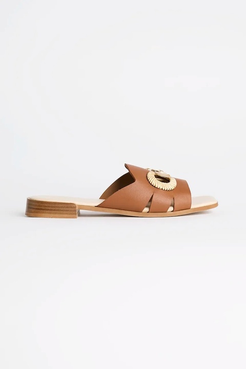 Karl Lagerfeld klapki skórzane PETALO BROOCH SLIDE damskie kolor brązowy KL80725 - zdjęcie produktu nr 1