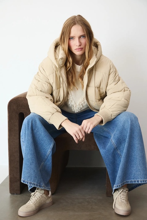 Medicine kurtka damska kolor beżowy zimowa oversize - zdjęcie produktu nr 2