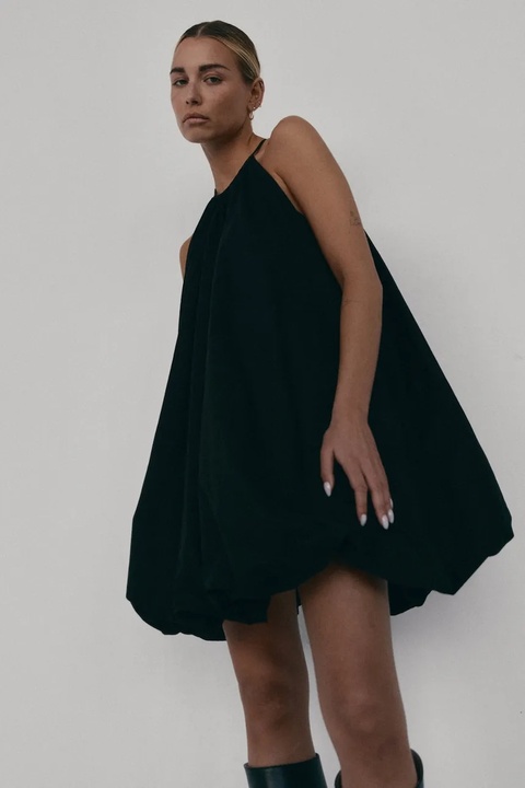 MUUV. sukienka LOU kolor czarny mini oversize - zdjęcie produktu nr 2