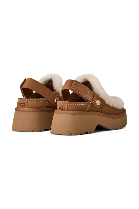 UGG klapki zamszowe Esmee Clog damskie kolor brązowy na platformie 1173331.CHE - zdjęcie produktu nr 2
