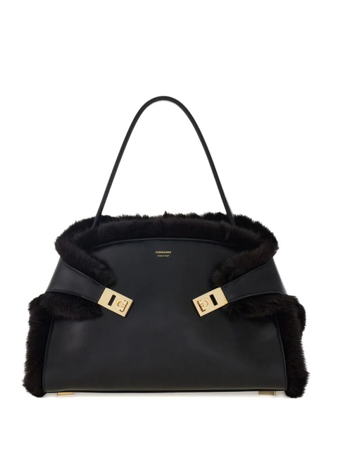 Ferragamo medium Hug Soft fur-trimmed shoulder bag - Black - zdjęcie produktu nr 1