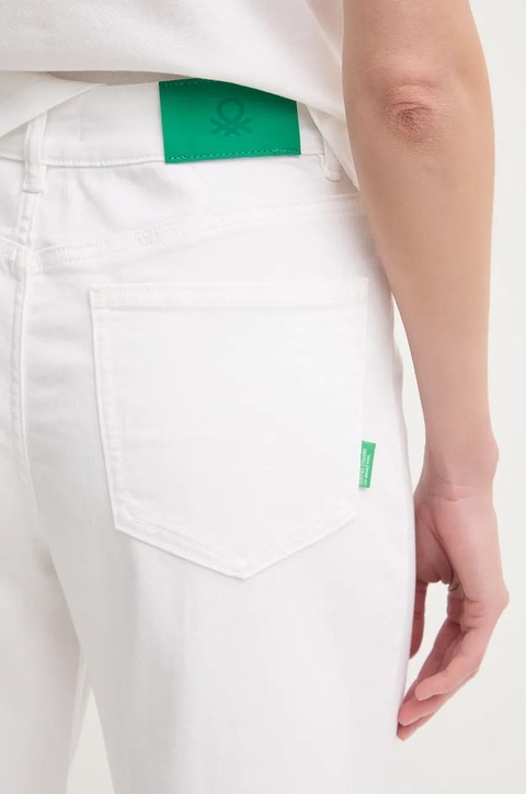 United Colors of Benetton jeansy damskie kolor biały 4WDDDE029 - zdjęcie produktu nr 2