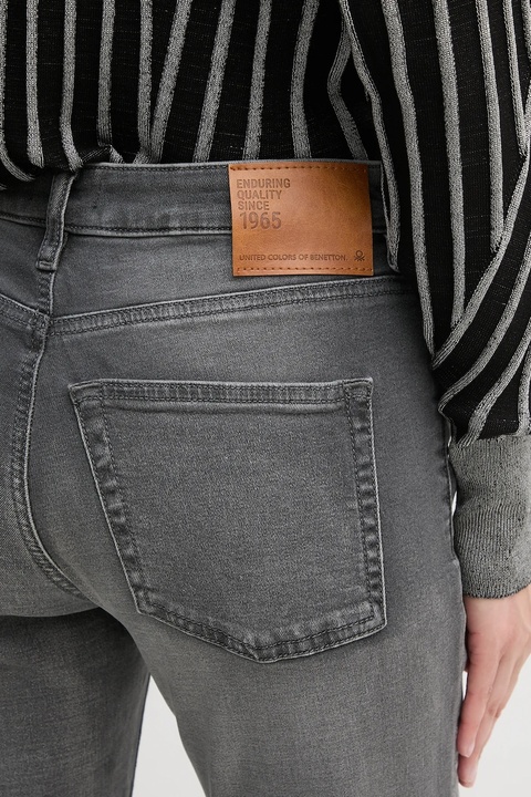 United Colors of Benetton jeansy damskie medium waist 4IMHDE00G - zdjęcie produktu nr 2