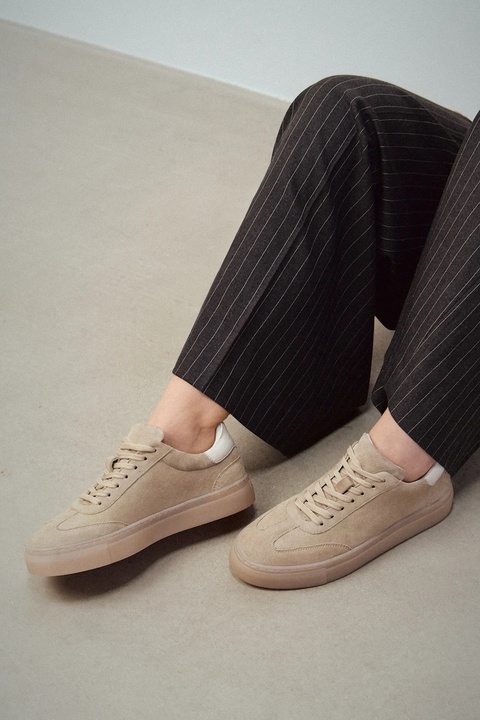 Medicine sneakersy zamszowe damskie kolor beżowy - zdjęcie produktu nr 1