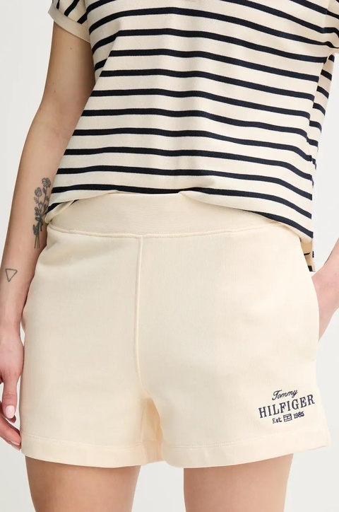Tommy Hilfiger szorty bawełniane damskie kolor beżowy z aplikacją high waist WW0WW45518 - zdjęcie produktu nr 1