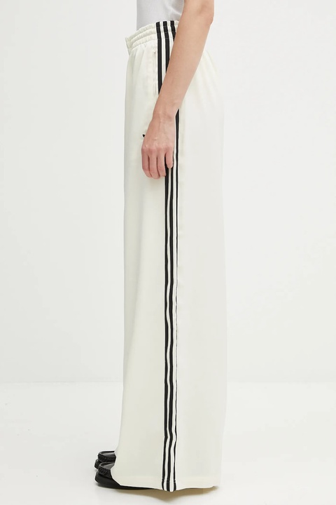 adidas Originals spodnie dresowe Satin Tp Wl damskie kolor beżowy z aplikacją KD2542 - zdjęcie produktu nr 1