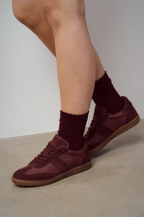 Medicine sneakersy zamszowe damskie kolor bordowy - zdjęcie produktu nr 1